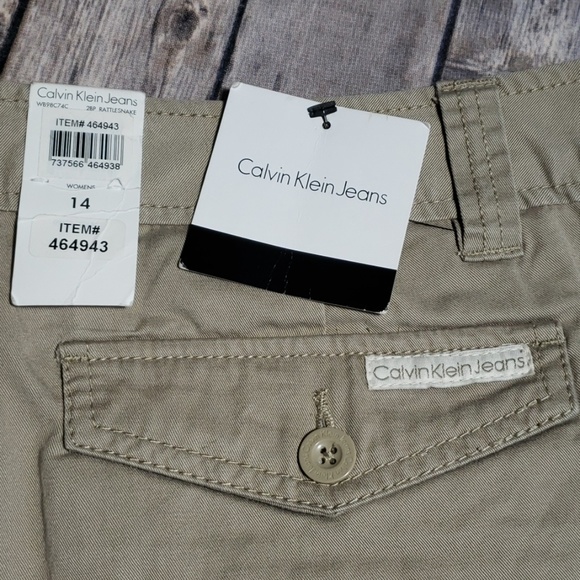 Calvin Klein Jeans Casual Khaki Shorts - Picture 5 of 8